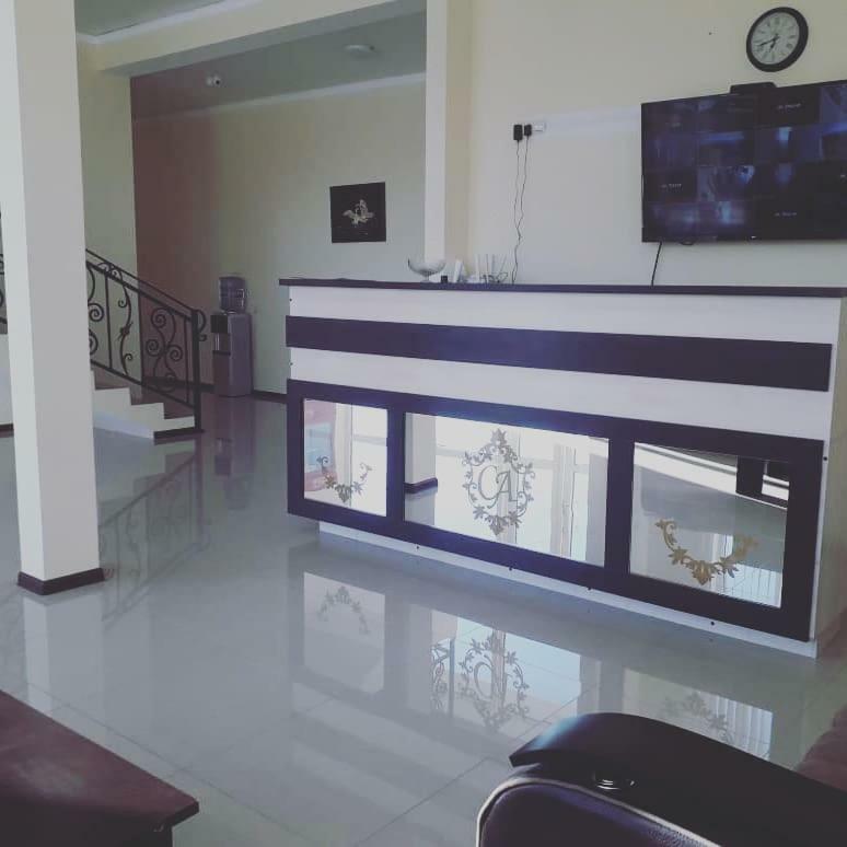 Sariya Hotel Kheivani Extérieur photo
