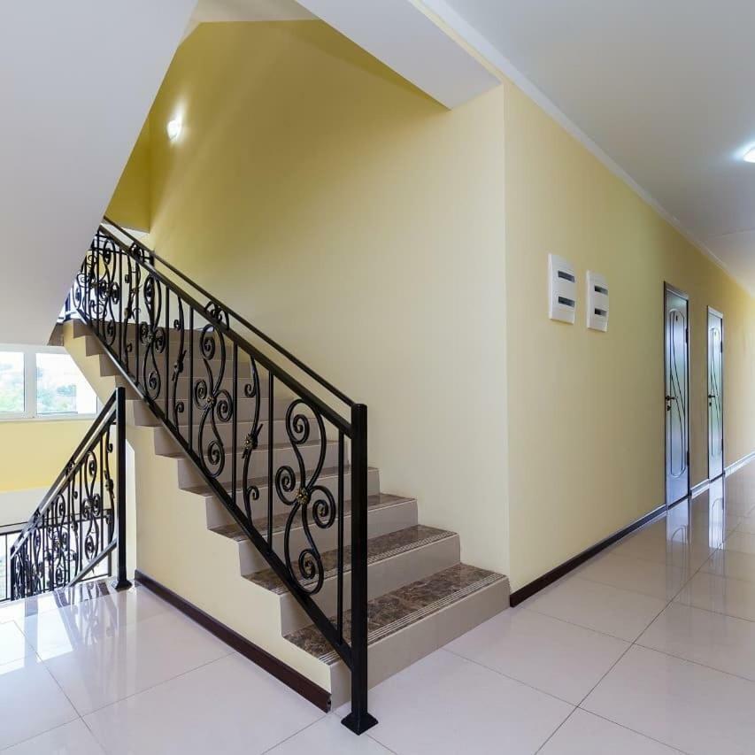 Sariya Hotel Kheivani Extérieur photo